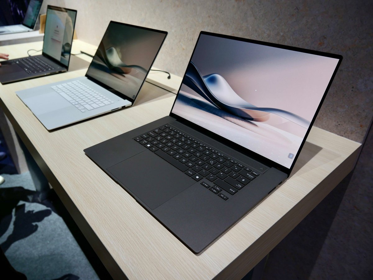 L'arrière du Zenbook S16, en « Ceraluminium » © Nathan Le Gohlisse pour Clubic