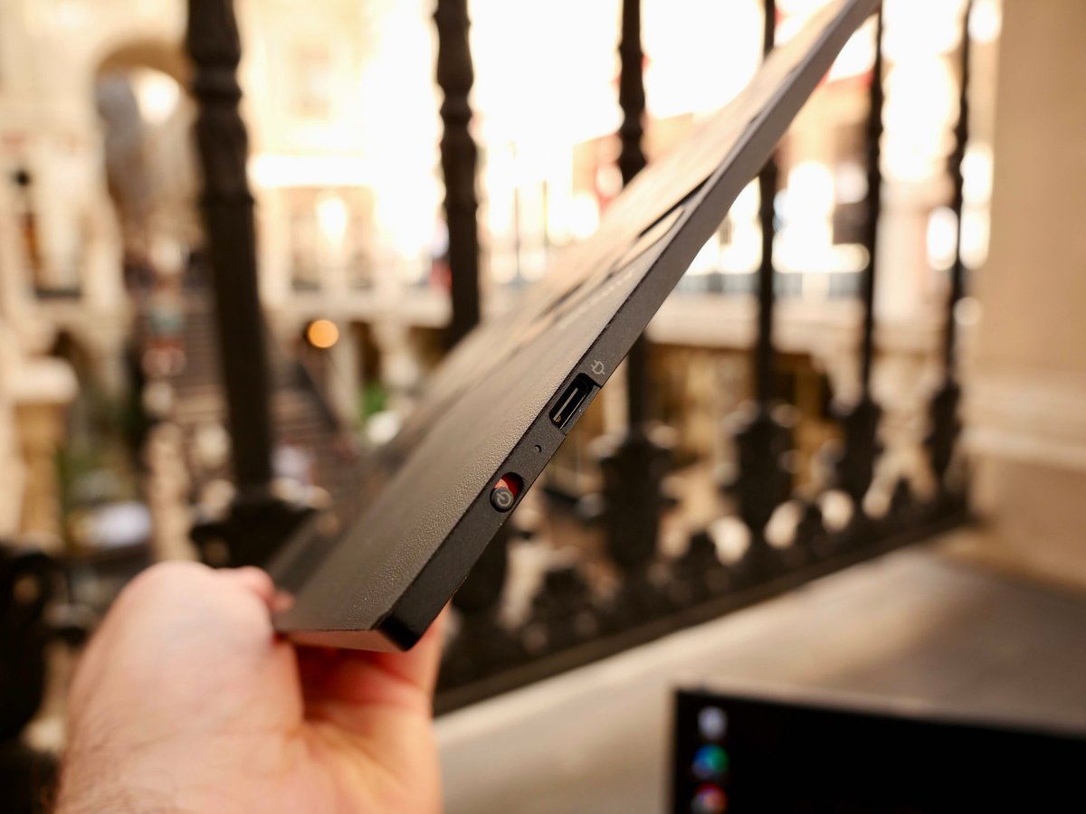 Asus Zenbook 17 Fold OLED (UX9702)-31