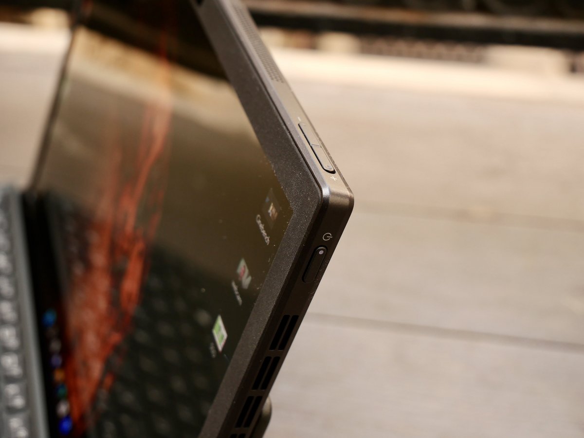 Asus Zenbook 17 Fold OLED (UX9702)-9